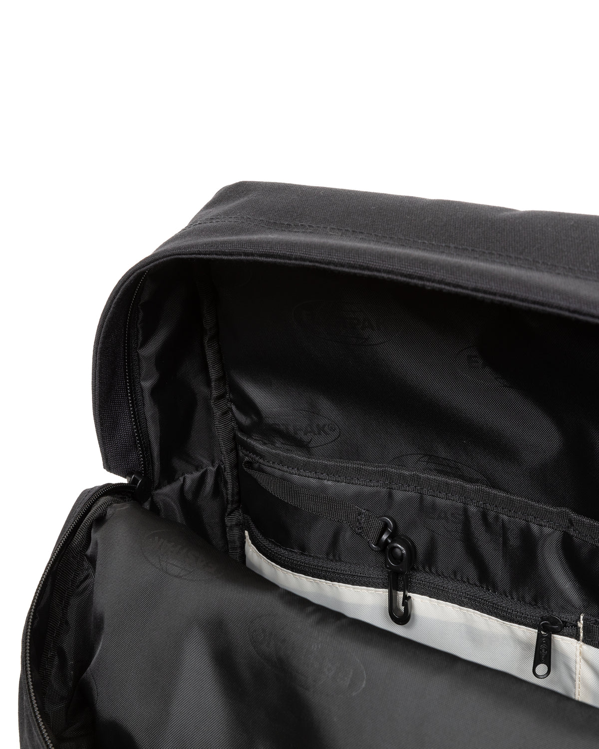Eastpak ICON TOTEPACK On Black  - 10